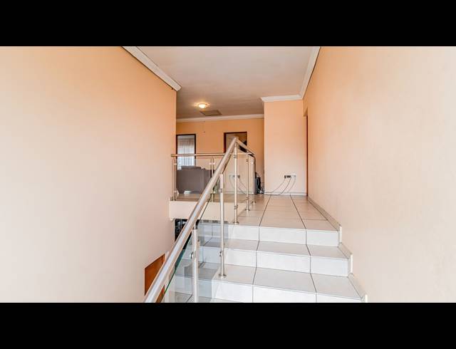 6 BEDROOM HOUSE FOR SALE IN PARKRAND